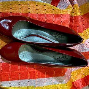 Life Stride vegan leather pumps padded insoles and soles that grip.